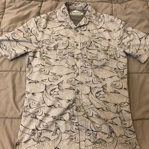 🐟 Croft & Barrow Quick Dry Grey Salmon Fish Shirt